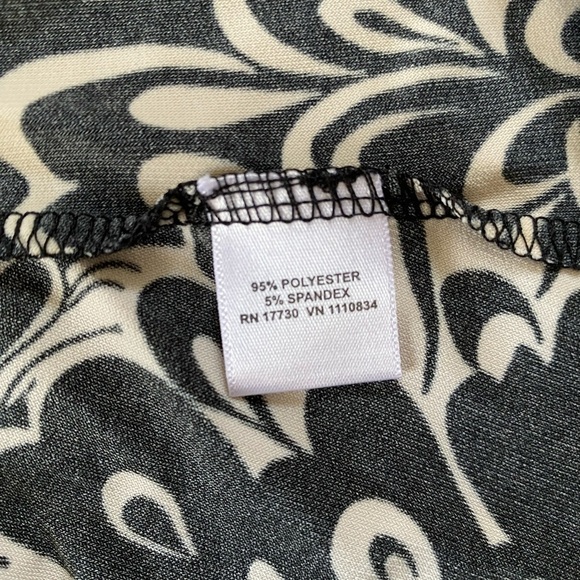 Liz Lange Maternity V-Neck Paisley Print Short Sleeves with Ties Top Size: Large - Picture 8 of 10